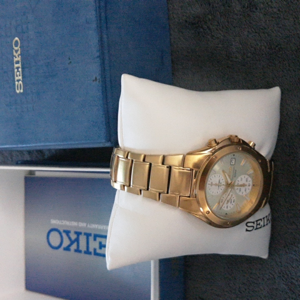 Men's Gold watch